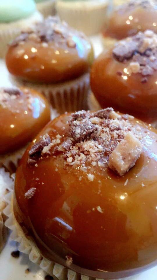 DDCupcakes's tweet photo. You know what they say about Caramel Apple Cupcakes. Wait-what do they say? #caramelapplecupcake #halloweencupcake @DDCupcakes https://t.co/81qBbKO6yN