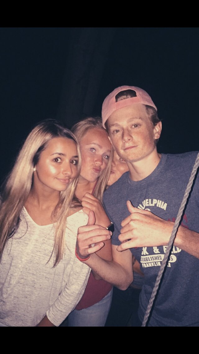 aAske_'s tweet photo. Happy birthday Morgan #tocobell #fruitloops @morgan_arnholt 👽 https://t.co/yThVzyd5L2