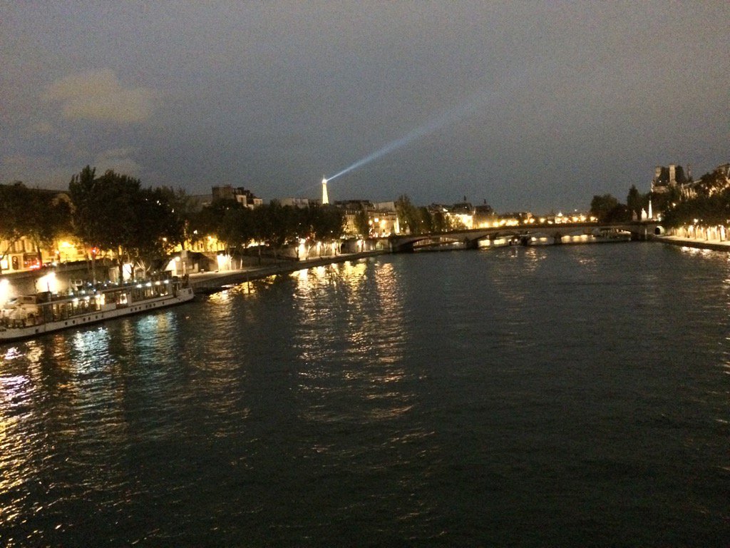 Royalactor's tweet photo. Last pic of trip #Camino from Pont Neuf #Paris https://t.co/3NLaXTXHLD
