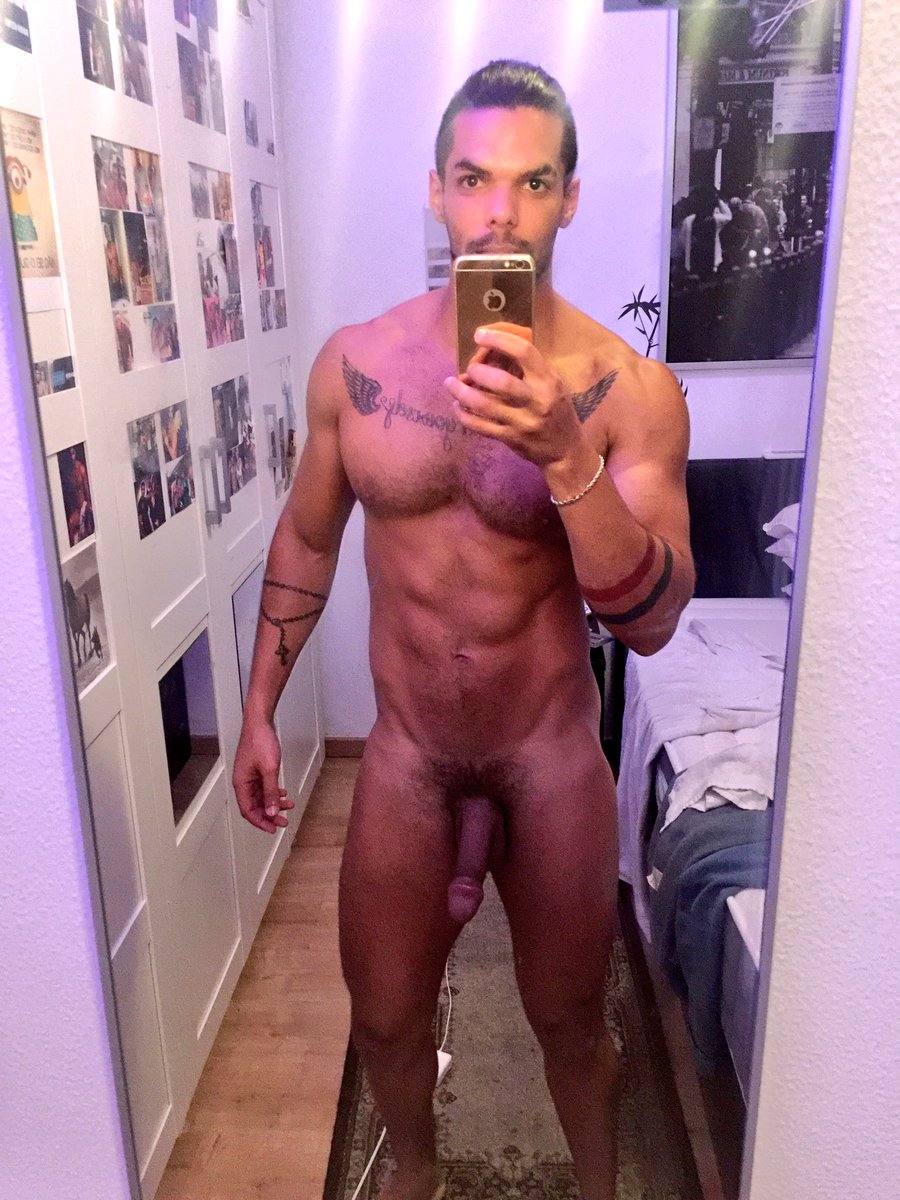LucasFoxlx's tweet photo. Hot night guys 😈😈... https://t.co/jQUuDkYrnN