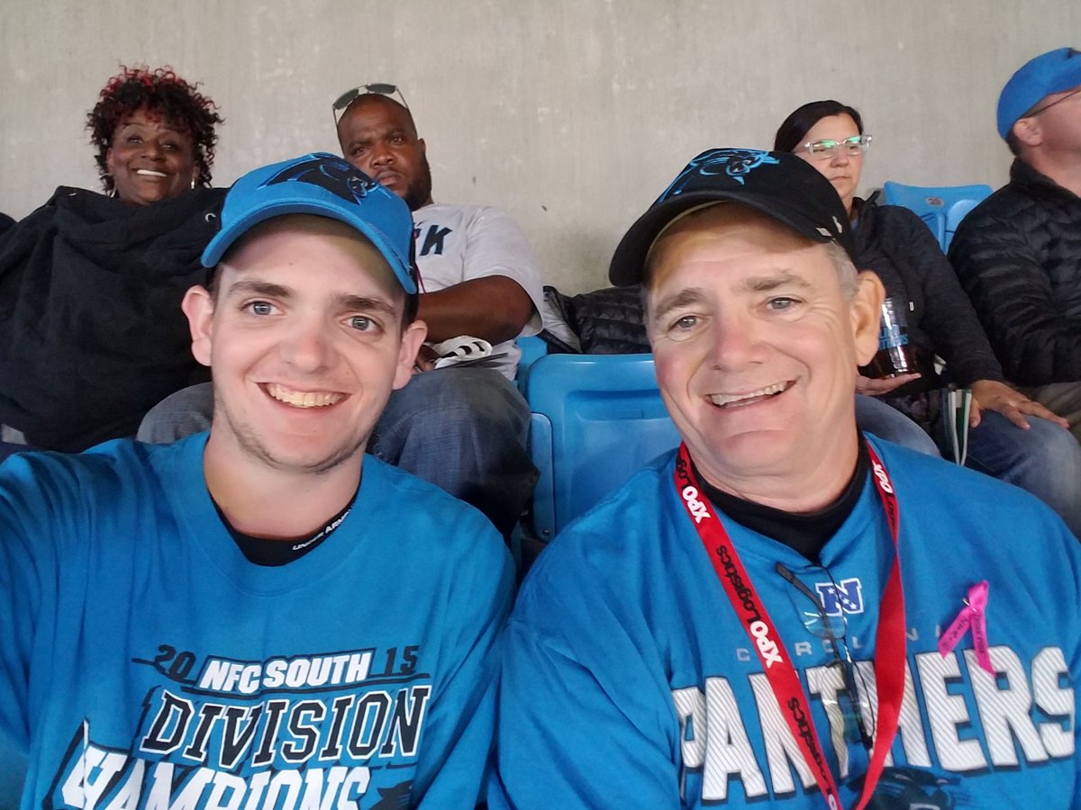 Bwill1439's tweet photo. @Panthers game with @9twTim 
These 2 teams suck!!! #Thankful4FreeTix https://t.co/Evt65cu0TX