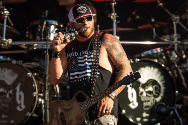 TasteOfCountry's tweet image. RT if you're ready for #TheDevilDontSleep! tasteofcountry.com/brantley-gilbe…