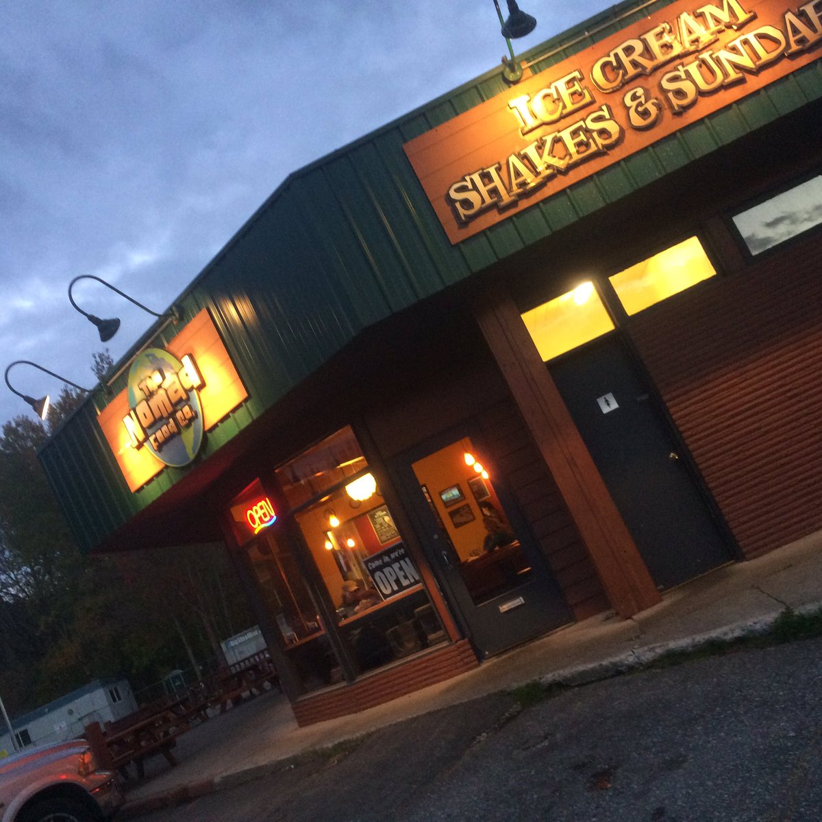 CaskwinesYEG's tweet photo. A little local Revelastoke goodness for dinner. Great food to highlight a fantastic (but long) day. #epicwineroadtrip https://t.co/wHtFQJtq6M