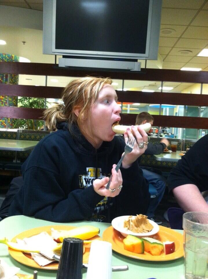 PurdueBananas's tweet photo. @deedramichelle Fork or hand?? Decisions of life https://t.co/YBeJyyuLvA