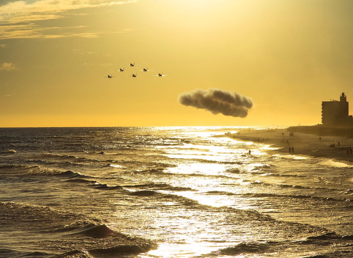 Welcome home <a href="/BlueAngels/">Blue Angels</a> #upsideofflorida