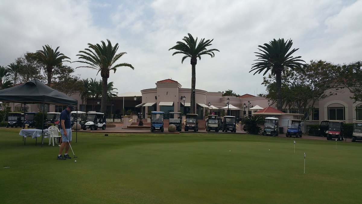 EziGreg's tweet photo. On tour @hopeislandgolf for Australian Institute of Credit Management #ezidebit https://t.co/U5Gz2Pvnqo
