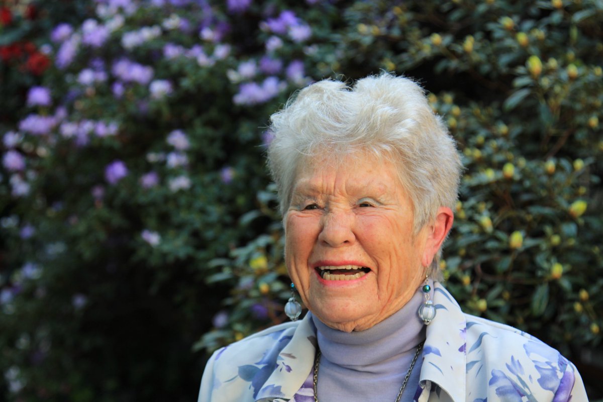 What did you think of #Rosehaven? Meet the woman who play Mrs Marsh - Tassie's Noela Foxcroft:  abc.net.au/news/2016-10-1…