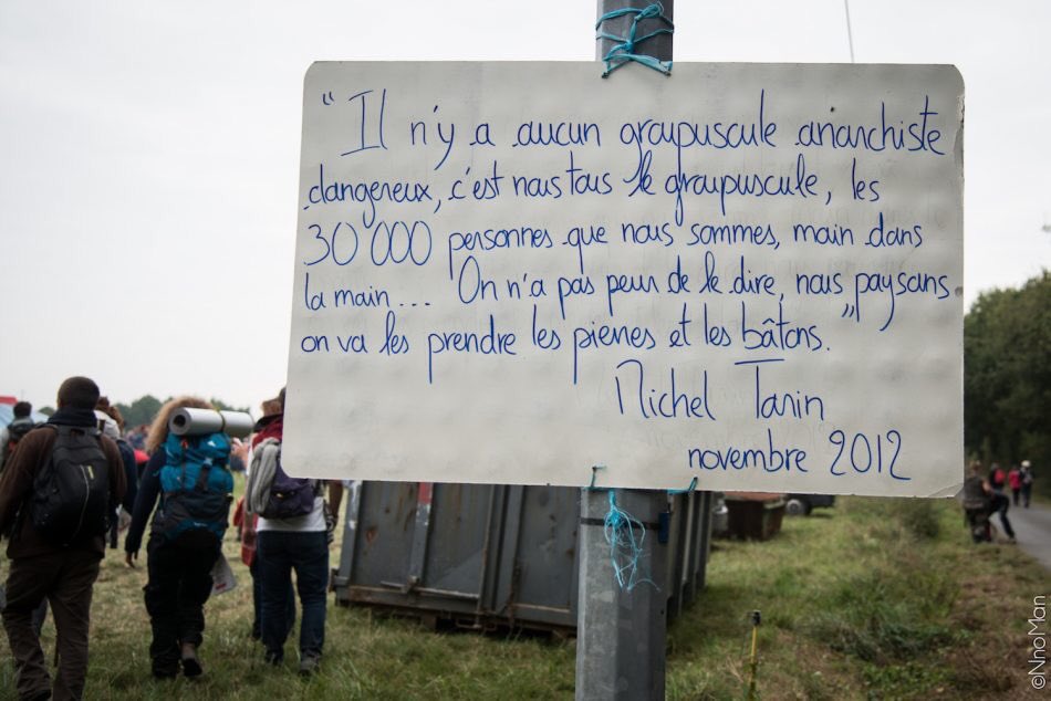 [REPORTAGE] 40.000 personnes plantent un bâton à la #ZAD #NDDL 

bit.ly/2d7TxOh

Photos : ©NnoMan