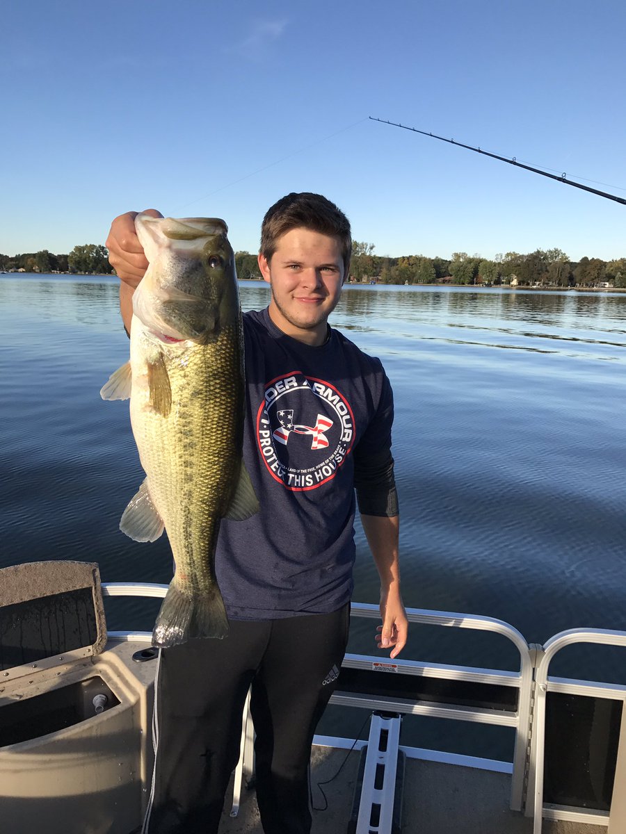 _BassFishing_'s tweet photo. My boy Cody just caught a 6.8lb largemouth. 24 inches long!!! #largemouth #6.8 #fishing https://t.co/9l3pl2QOPs