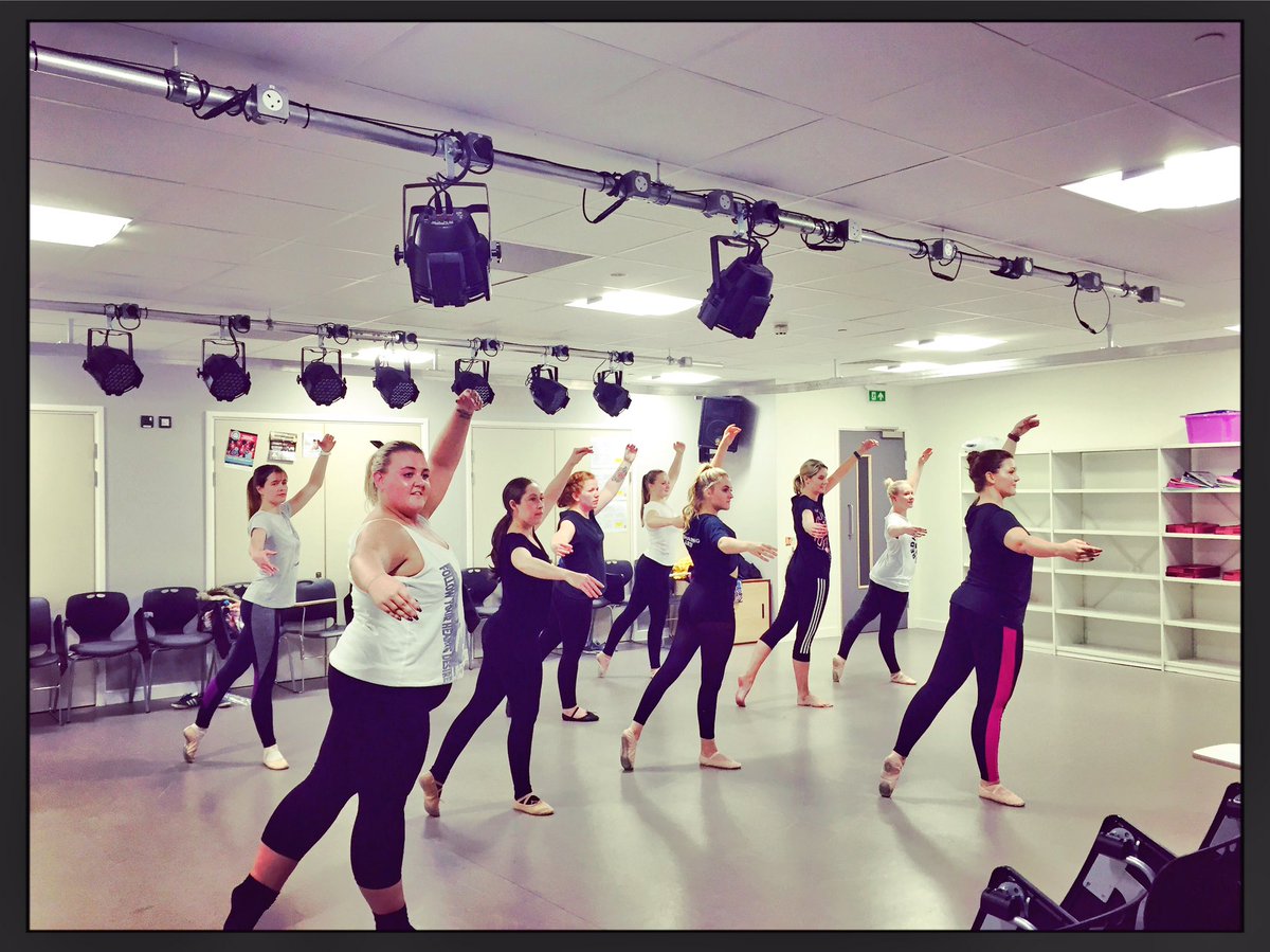 LibertyDanceCo's tweet photo. 💚Beautiful Adult Ballet Class💚 Mondays 8-9pm @StCyresSchool Penarth, all abilities welcome !!(16+)  #ballet #penarth https://t.co/voc6lzIfup
