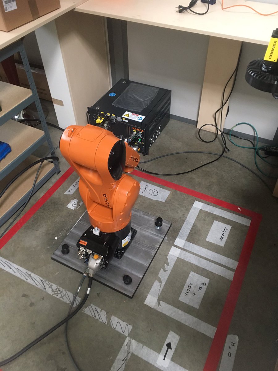 ROBOPTIC_SAS's tweet photo. Montage de l'application robot vision....
Nous avons 3 semaines pour livrer notre poste avant le montage définitif sur la machine. https://t.co/XKmLOerWJZ