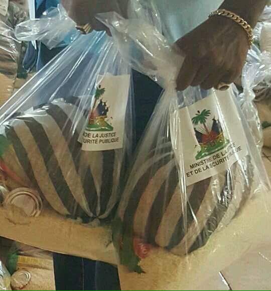 Makout57's tweet photo. Pandan yap pale @moisejovenel mal Men sa Govt Defakto a aP Fait #ThankYouVavoue #Twitter0 https://t.co/GHaRpfWz2l