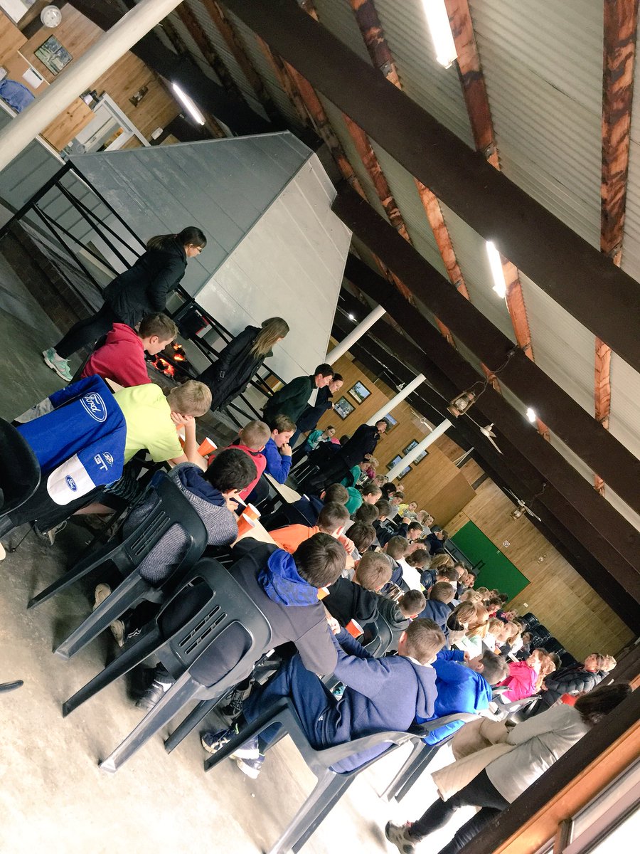 jeccawest's tweet photo. Dinner time! #rosesgap #schoolcamp @StrathPS @DiFloyd https://t.co/xcMyYD9ZuK
