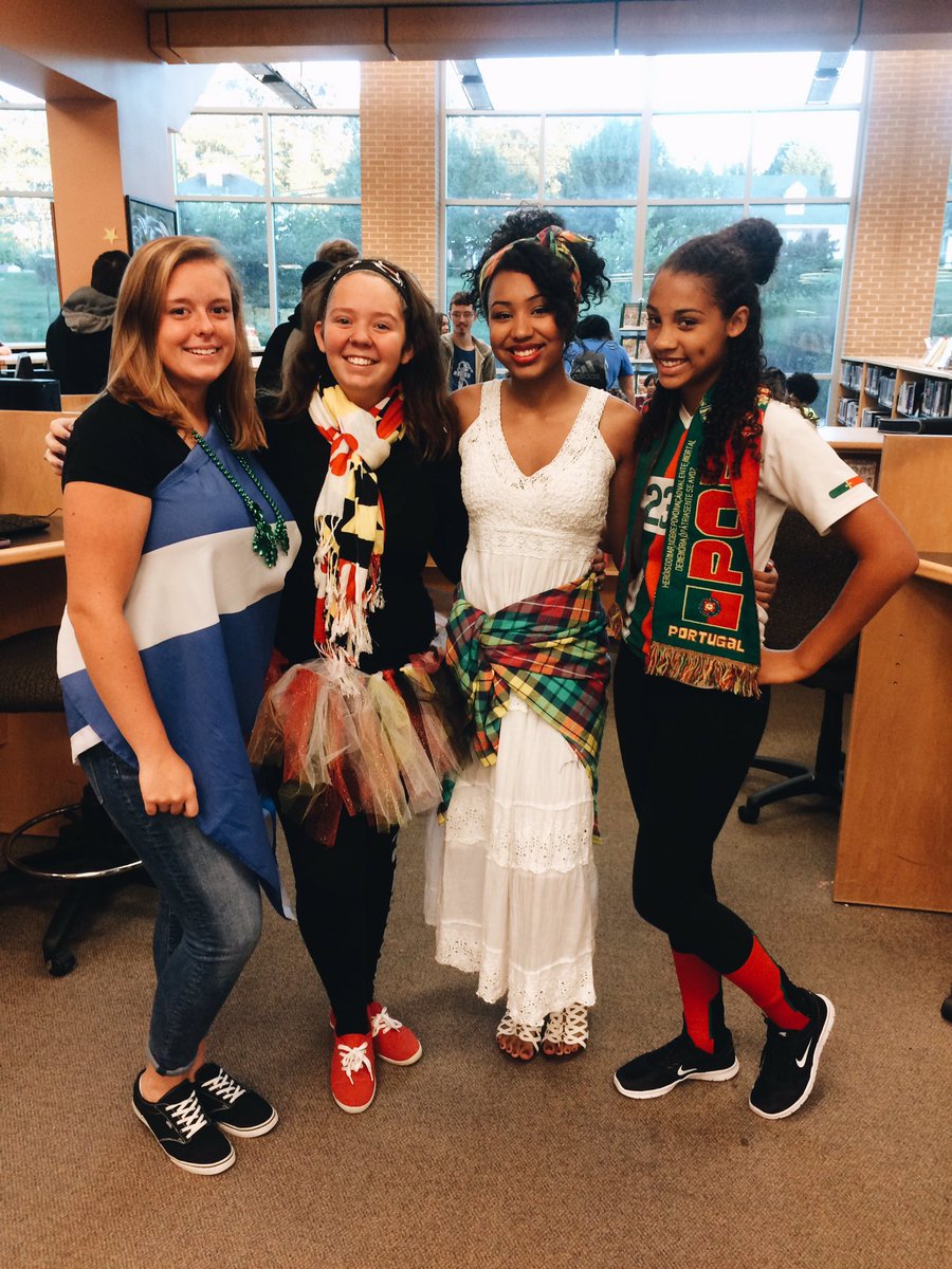 aberdeensga's tweet photo. Your SGA Officers showing spirit for #MulticulturalMonday, hope everyone is enjoying spirit week...Homecoming is right around the corner!💙💛 https://t.co/EzEoYpskZ4