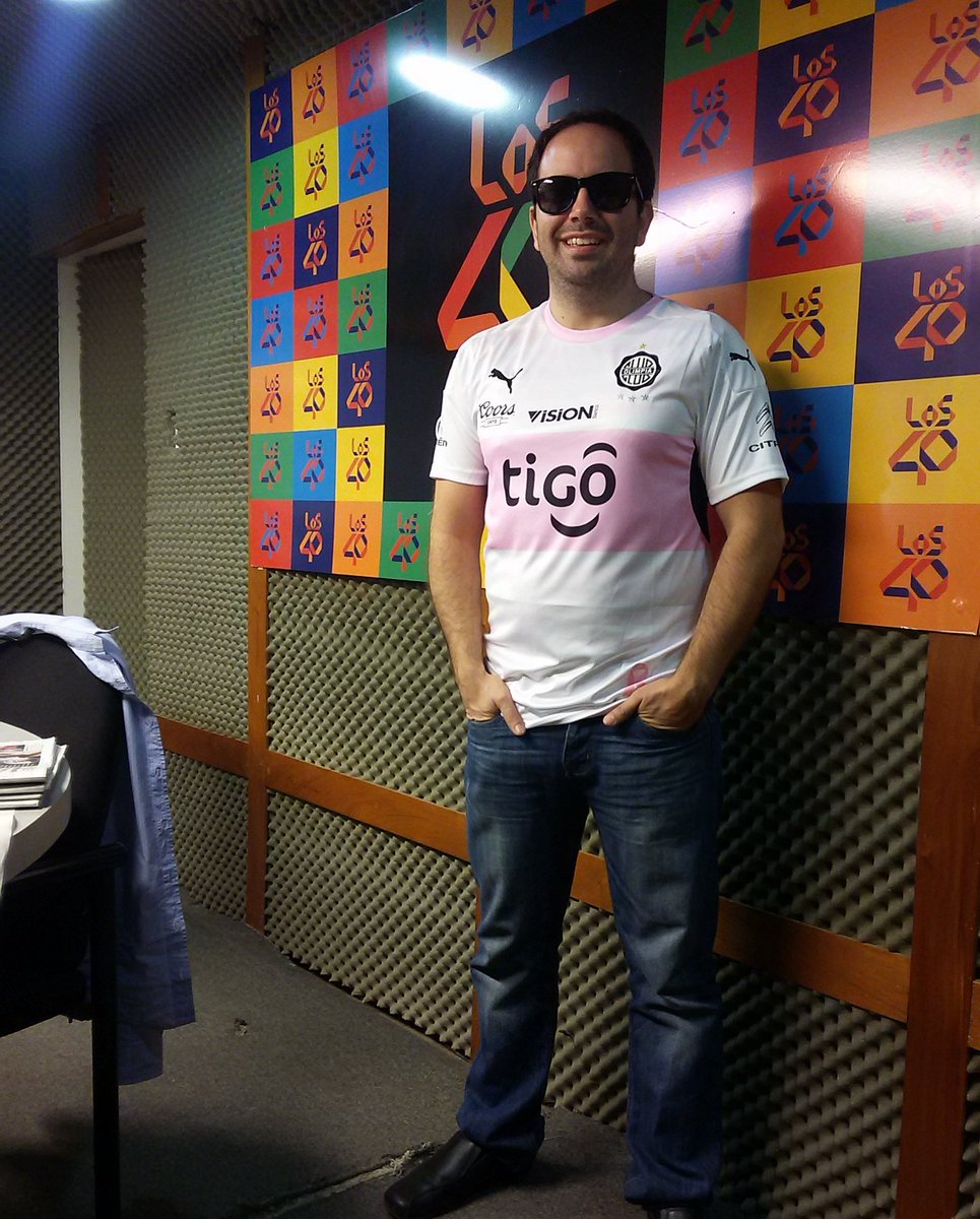 jorgeheisecke's tweet photo. Este mes la franja es rosa por el día internacional de la lucha contra el cáncer de mama! Gracias @Puma_Py por la camiseta #PumaProjectPink https://t.co/pEA2FA10fE
