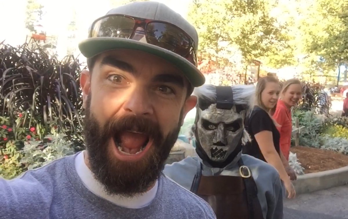 ourspasticfam's tweet photo. 🎃👻Did you catch today's VLOG?!!👻🎃👉🏻 https://t.co/1VKJStecUc 👈🏻 #chainsawguy #frightmares #vlog #ourspasticfamily https://t.co/Mp3uQcCzyY