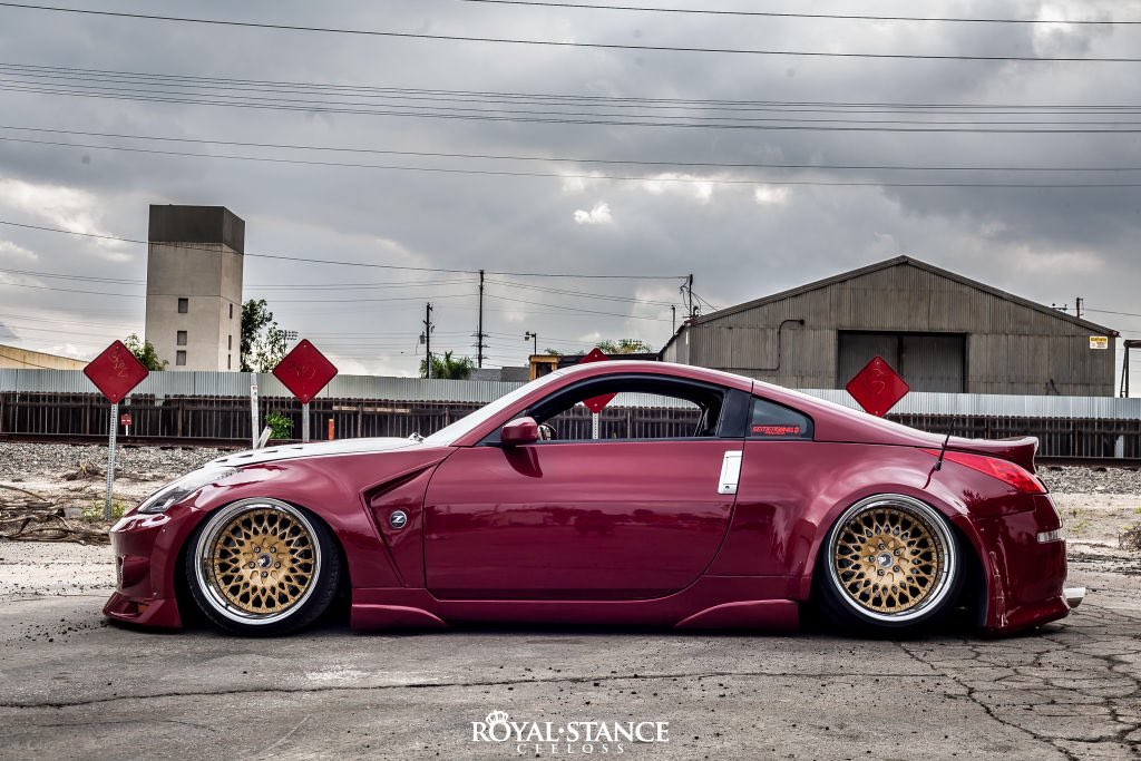 thisisslammed's tweet image. @ someone who would like to have this widebody 350z 😍