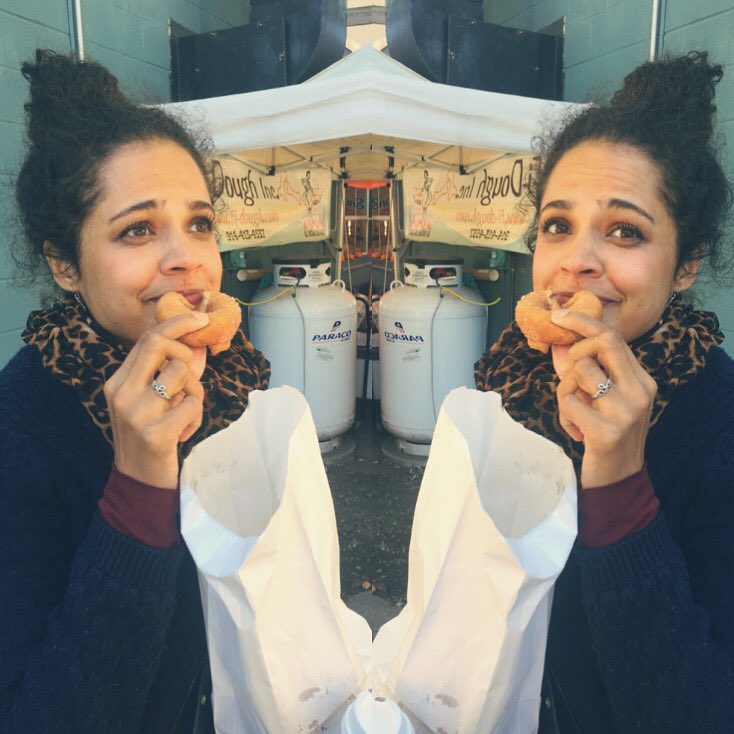 creolebarbie's tweet photo. the first glorious taste of a warm apple cider donut 😍 #truelove #hifall https://t.co/RBMfHur6VP