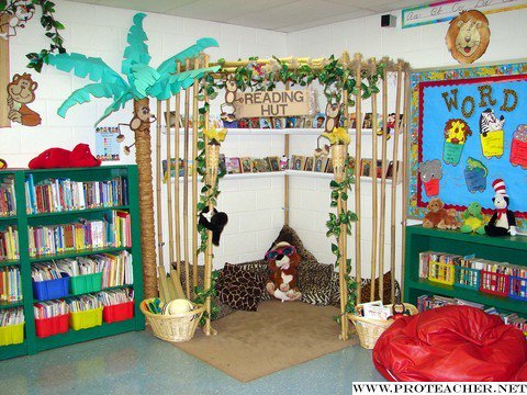 edtechmackenzie's tweet photo. Love how this classroom is decorated to make students want to read! #EDU140 https://t.co/qh7fQidEgg