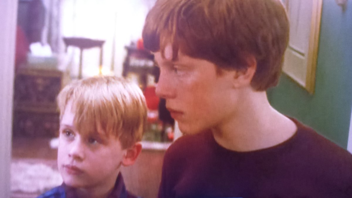 texyback's tweet photo. @OpTic_Crimsix @OpTic_Scumper   watching home alone and realizing crim and scump were in that movie https://t.co/Rtz6p7R9t1