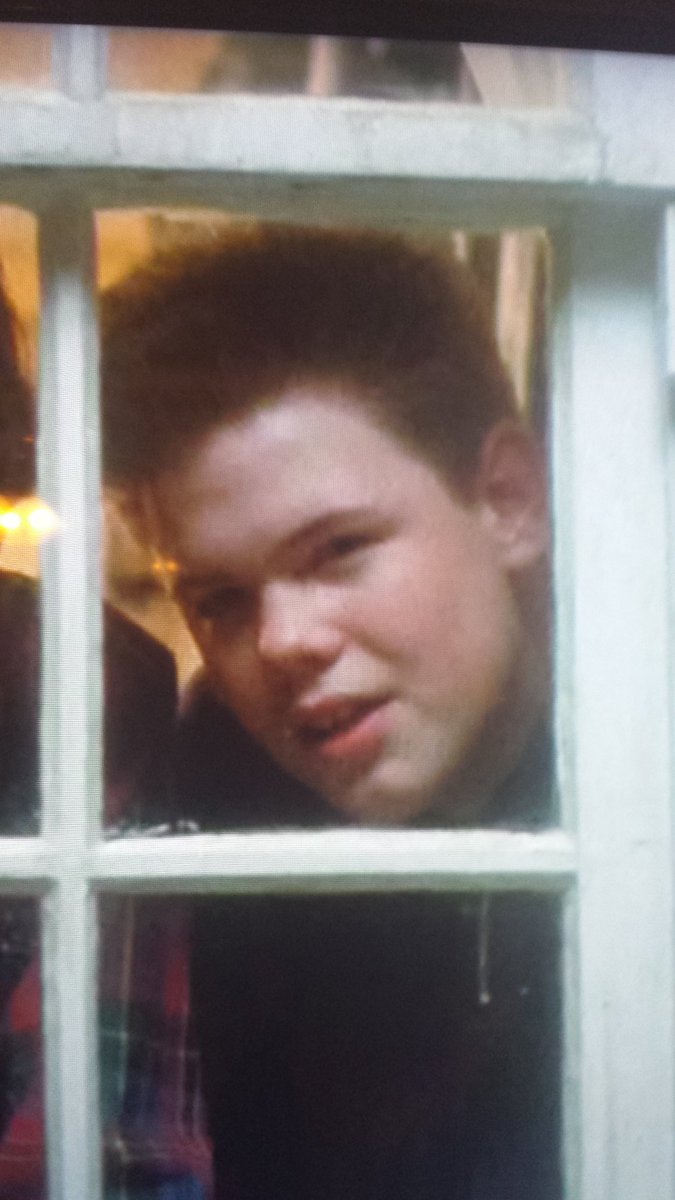 texyback's tweet photo. @OpTic_Crimsix @OpTic_Scumper   watching home alone and realizing crim and scump were in that movie https://t.co/Rtz6p7R9t1