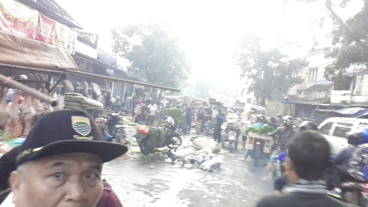 endangparken's tweet photo. @RidwanKamilYeah @OdedMD @PemumBdg @kecamatan_andir  penertiban rajawali timur https://t.co/awUUiR0EVJ