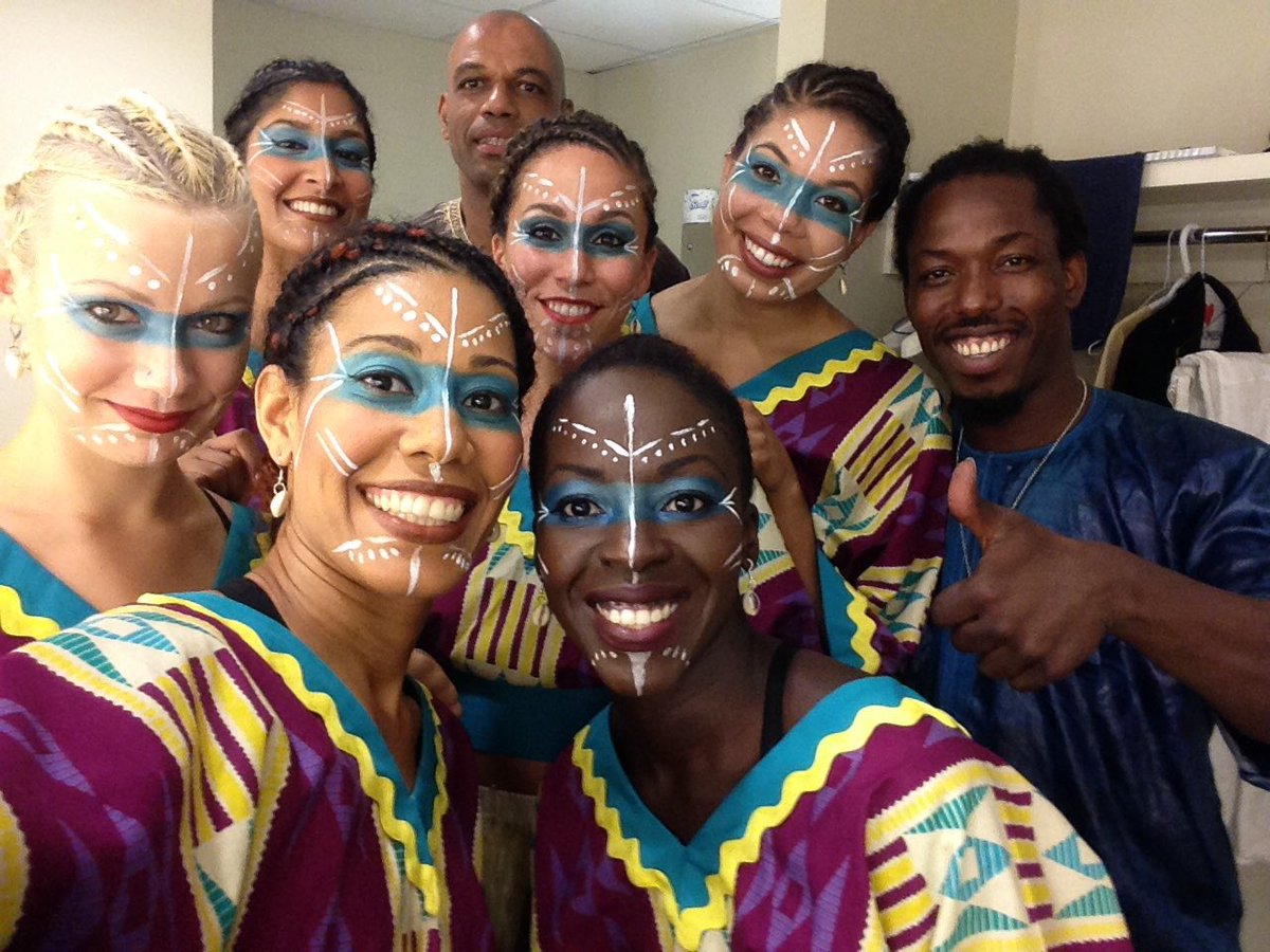 LuaShayenne's tweet photo. #LuaShayenneCo showtime @ffdnorth @SonyCentreTO 'How wonderful it was to b for a while with those who surrender'Rumi https://t.co/39HU153L89