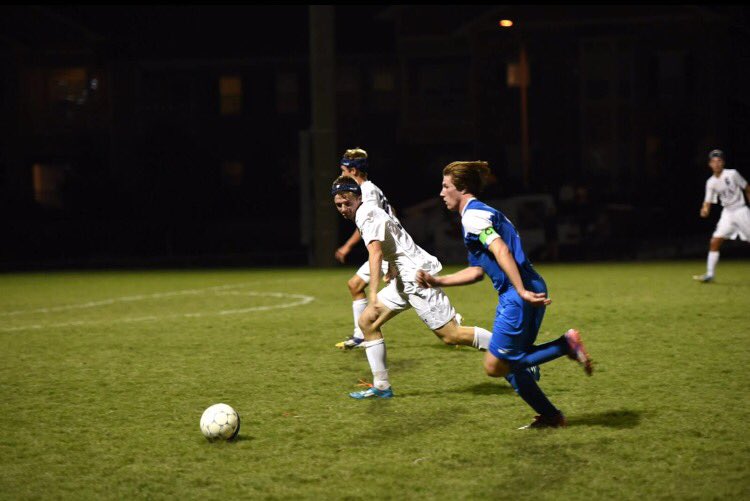 aubrey_evans's tweet photo. 7 PM Tuesday night @ Saint Thomas Aquinas... come out and help us get a big Win against Rockhurst⚽️Theme is FRAT https://t.co/S4bl6q6MyX