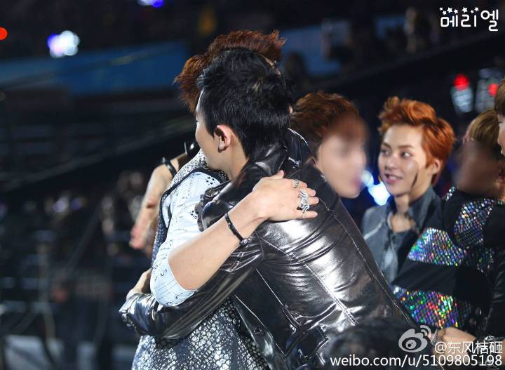 minyeooool's tweet photo. กอดฮยอง ฮยองเก่งที่สุดเลยน้า❤ #krisyeol https://t.co/cYsvO8PEK5