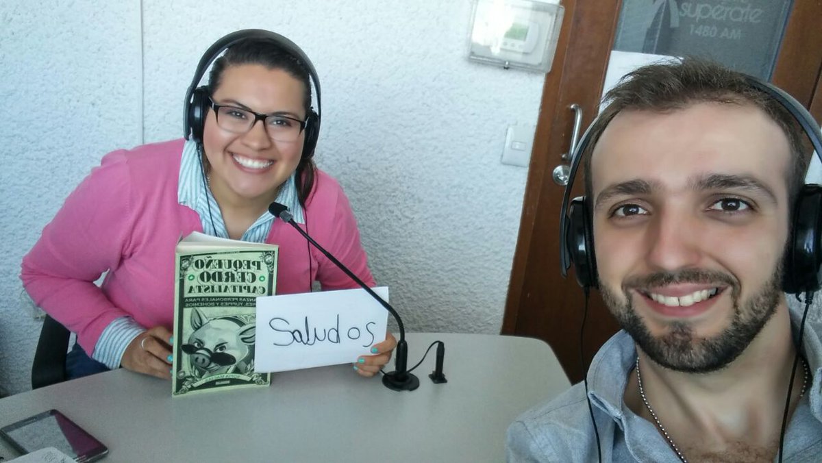 Pau_LucioG's tweet photo. @sofimaciasl muchas gracias por la entrevista de hoy 👐👐👐 así estábamos de emocionados en cabina https://t.co/lPJmzB1LP2