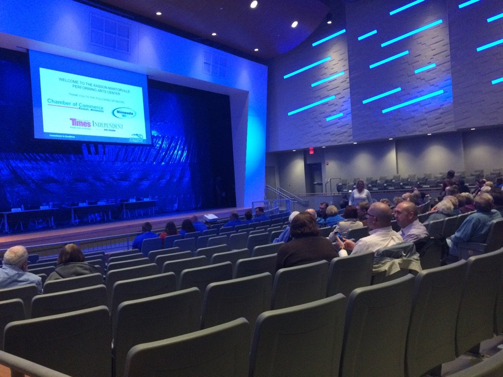 HannahABates's tweet photo. People are filing into the new @KMKometsHS auditorium minutes before the mayoral and city council candidate forum https://t.co/DQbH6mAWKz
