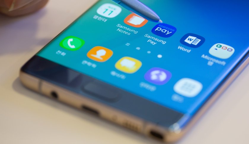markets's tweet photo. Samsung is down 5% after telling its retailers to stop selling the Galaxy Note 7. https://t.co/MRkAC3Dcr7 https://t.co/INgxtWLplF
