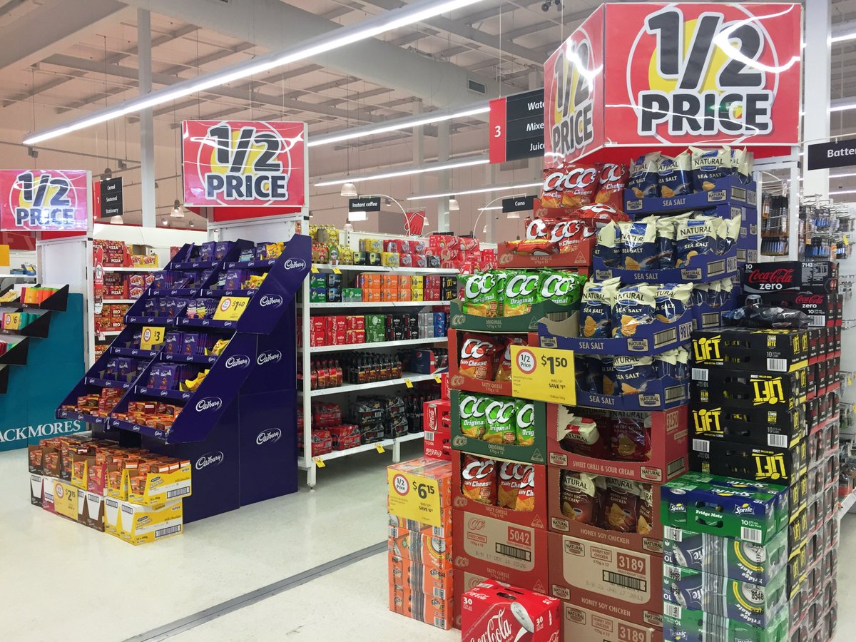 Live_Lighter's tweet photo. This is what Australian supermarkets look like. No wonder we have an obesity problem #WorldObesityDay #ShapeofAus https://t.co/ECy87mCMZd https://t.co/ShG8avPrad