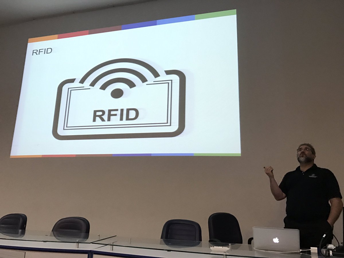 gujavasc's tweet photo. Meetup do @gujavasc que está acontecendo agora no SENAI. Quem não veio esta perdendo! https://t.co/TYRsZFReTR