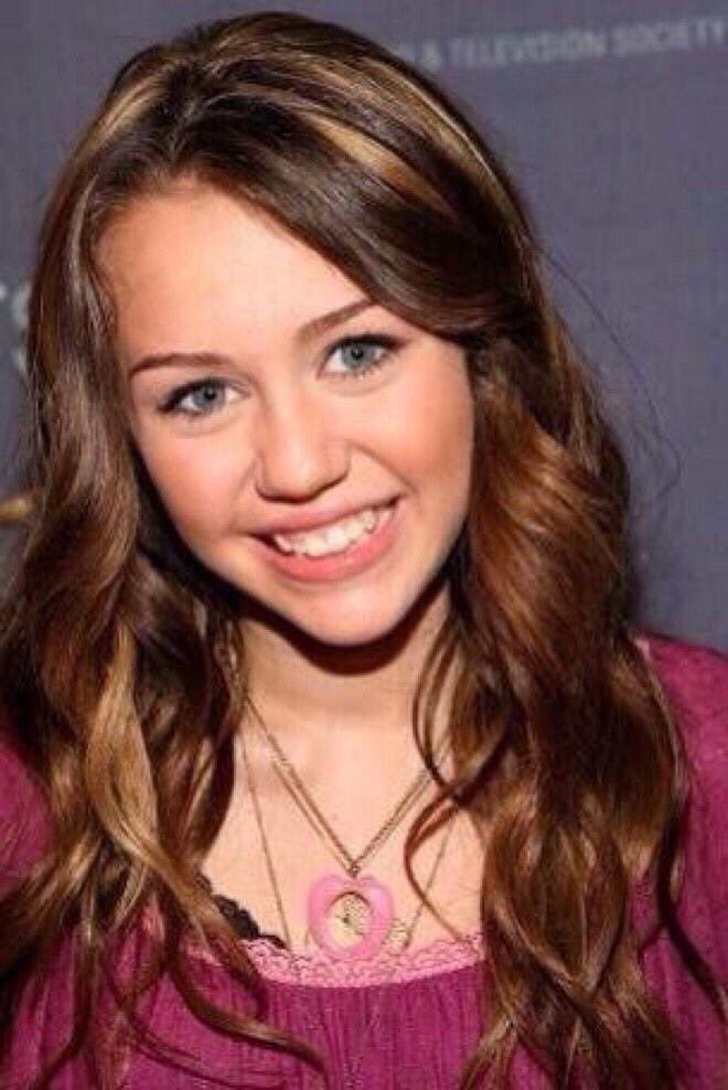 TideFanTommy's tweet photo. That time again! #bashUTweek #RollTide 🐘 The last time Tennessee beat Bama, Miley Cyrus looked like this: https://t.co/jniJF6vF8u