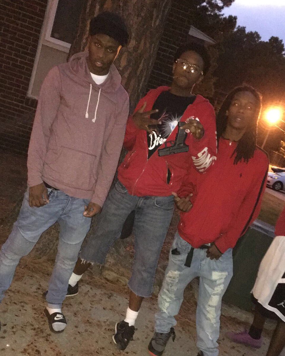 PrinxeAz's tweet photo. Niggas changed but I want say no names, but I don't do ths shit for fame🙏🏼 #️⃣RealGlockBoyz https://t.co/7wyIncpK8Y
