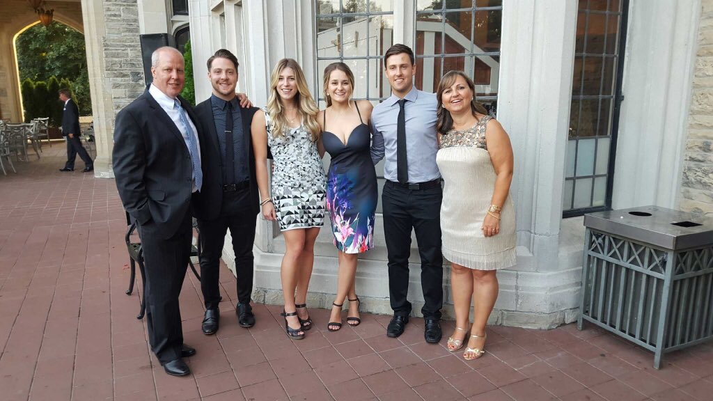 sandrahusidic's tweet photo. i'm super thankful and blessed for this group of turkeys♥️🦃 the best family in this world https://t.co/vvlahyhERB