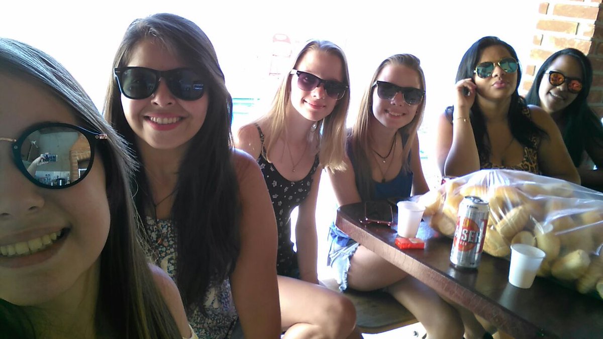 camilllaa_'s tweet photo. Sábado , foi só Sucesso! 👏😜🍺 #Lindass 💖😘 https://t.co/IUY4Jhmkpz