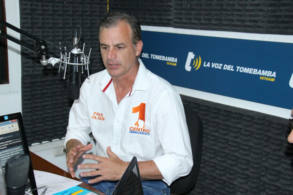 RumboEc's tweet photo. @PaulOlsen1 en Radio la Voz del Tomebamba
#ponteolsen
#unrumbonuevo https://t.co/n0gtxiqzp3