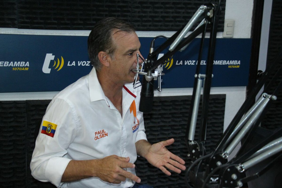 RumboEc's tweet photo. @PaulOlsen1 en Radio la Voz del Tomebamba
#ponteolsen
#unrumbonuevo https://t.co/n0gtxiqzp3
