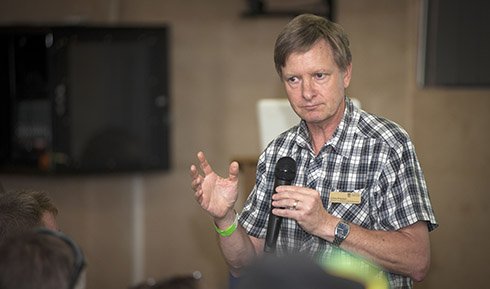 theGRDC's tweet photo. Dr Chris Preston on reasons to use paraquat for crop-topping #pulses instead of glyphosate - https://t.co/QLSz0I2gny @AHRI_Team https://t.co/xdpQhndLg8