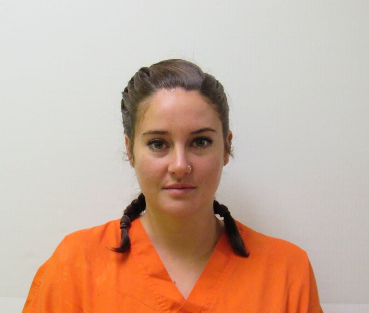97bambams's tweet photo. Woke up and saw Shailene Woodley getting arrested for peacefully protesting. For clean water. What has this world come to. #FreeShailene https://t.co/b5eeVrflpY