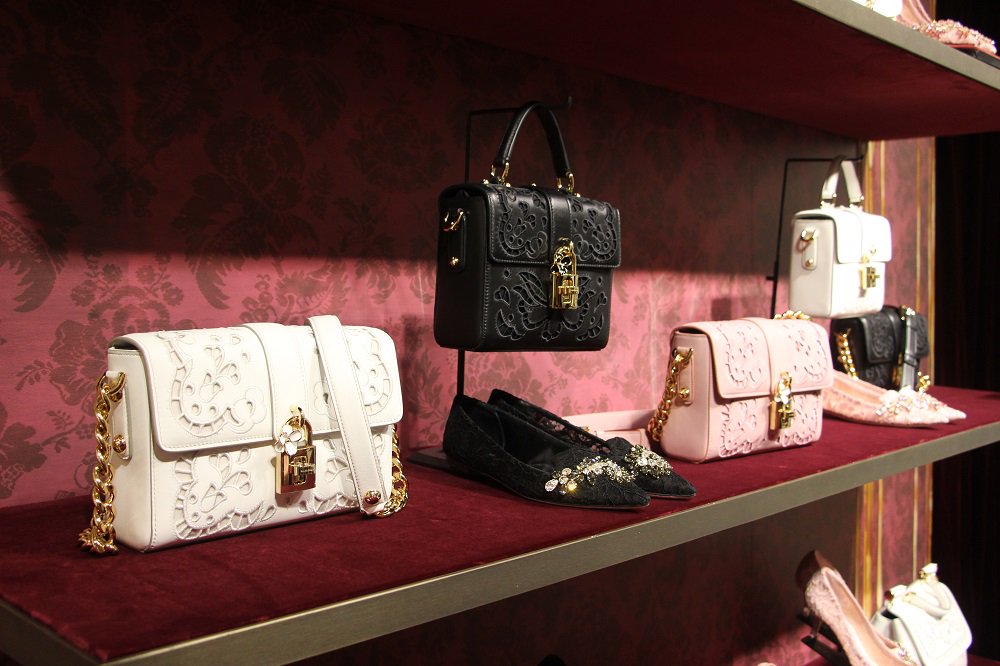 dolcegabbanajp's tweet photo. 【本日最終日】ドルチェ＆ガッバーナが伊勢丹新宿店で開催中のポップアップストアは本日最終日。この秋話題のレースが魅惑的なトレンチコートやシューズなど、日本限定・先行のアイテムをぜひお見逃しなく。#DGLace #DGLovesJapan https://t.co/78z0Tl7xtv