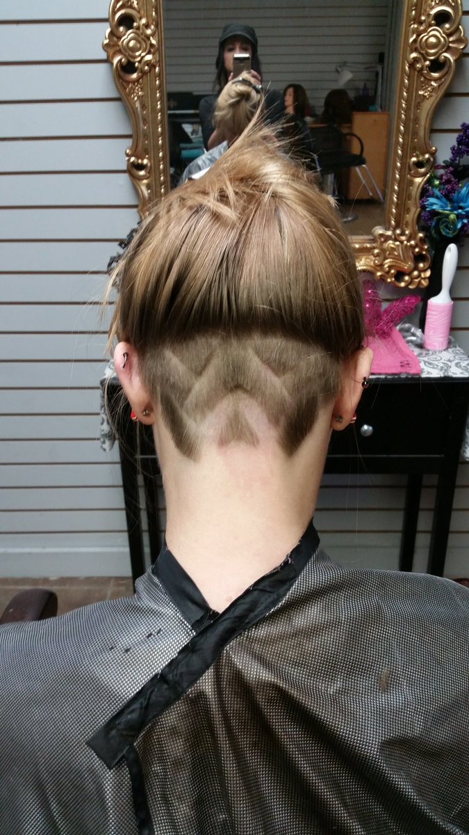 pale_hearte's tweet image. The best you can get with a messed up undercut #shapes #shapegame #triangles #iliketriangles #undercut