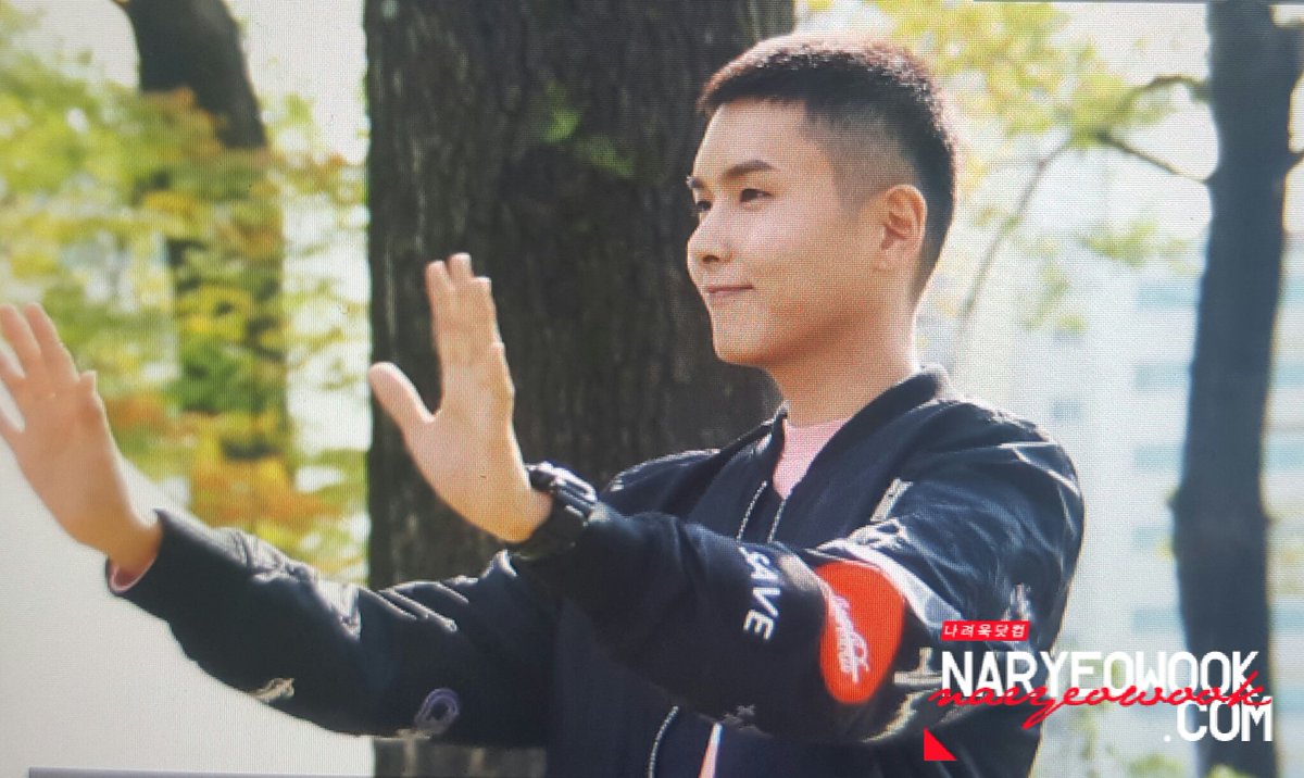 naryeowook's tweet photo. 161011 #려욱 #Ryeowook 군입대.. https://t.co/EK8vGWiv9W