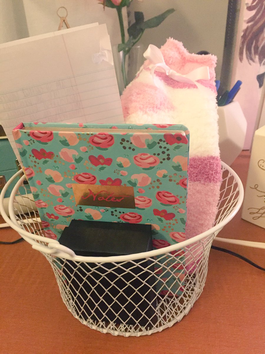 Chloe_Taverner's tweet photo. Much love for my perfect pearl buddy @JordynBlair144!! 💗💗 https://t.co/rhZjIEMFNv