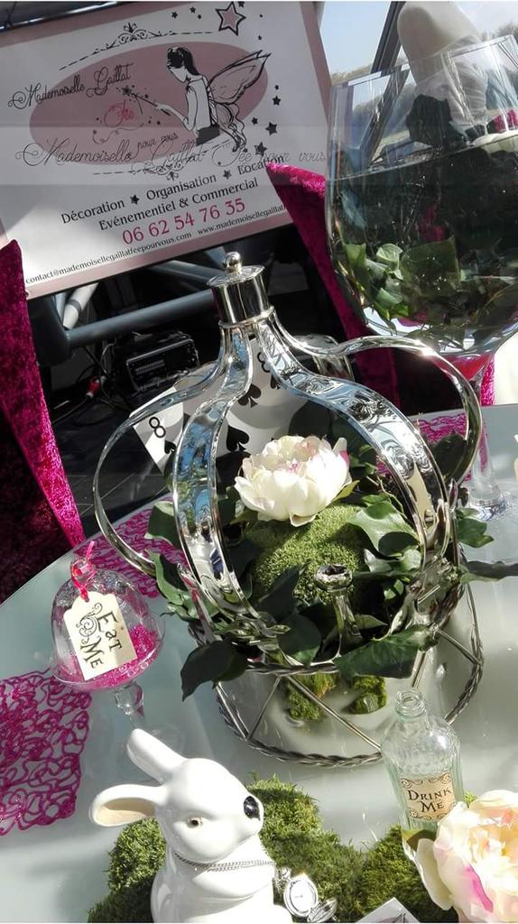 MlleGFPV's tweet photo. Voici notre #decorationdetable de #mariage #aliceaupaysdesmerveilles pour le #salondumariage de @Citedelor @SAM18200 https://t.co/4T97MNAAZj