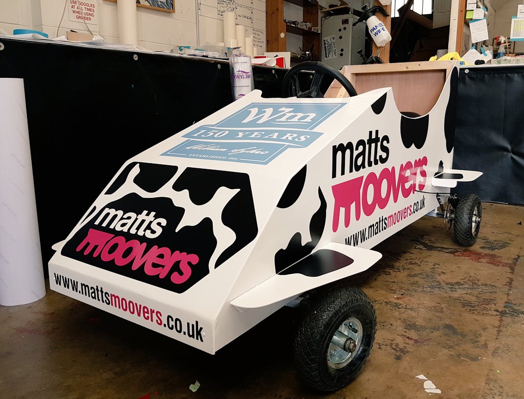 SwannGraphics1's tweet photo. This was a first doing a soapbox racer for @MattsMoovers for a charity race raising funds for @BluebellWoodCH. https://t.co/akaWw9s8Wg