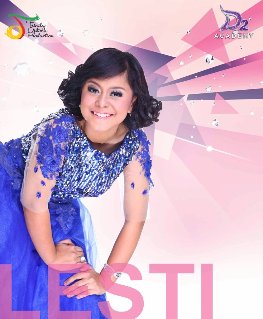 Heheee jadi ketawa liat poto dede yang ini hihii,,😄😄😄😄
#MenantiAlbumPertamaLesti