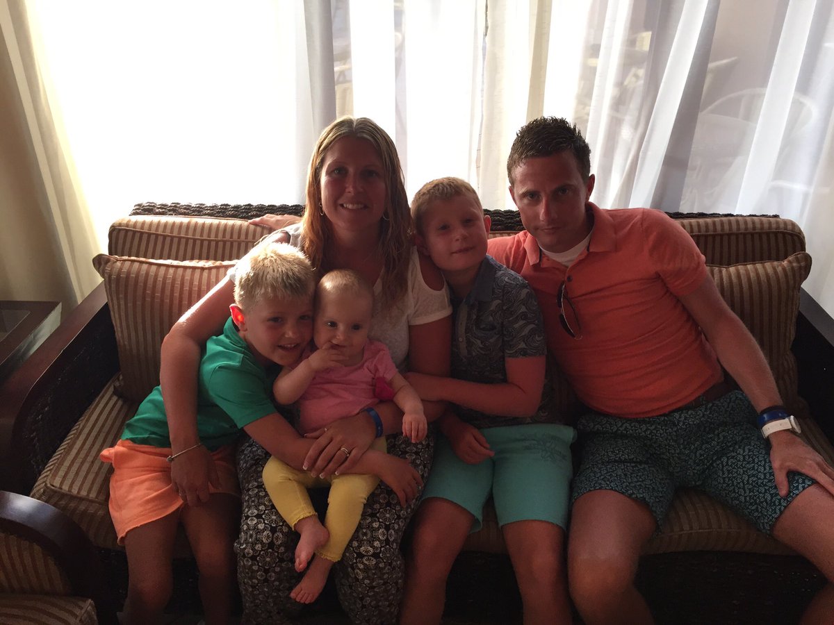 PhilHutchings14's tweet image. Happy 2 year anniversary @hannahstephens3 #2yearsin #istillwearthetrousers